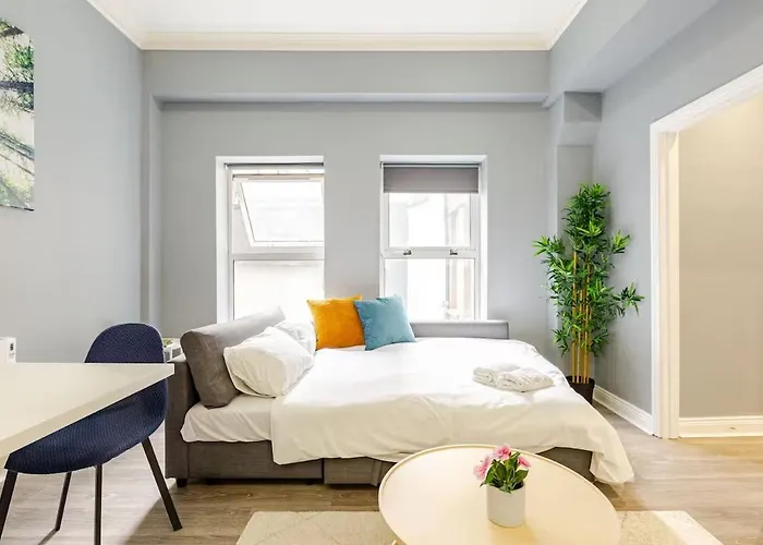Best Location! Modern Apartment In Heart Of City!